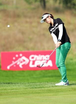 BEIJING, CHINA - SEPTEMBER 30: Ye Ziqi of China in action during the second round of the 2016 Reignwood LPGA Golf Damen Classic at Reignwood golf club on September 30, 2016 in Beijing, China.  CFP493033727 