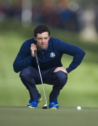 September 30, 2016: Chaska, MN, USA; Rory McIlroy checks the angle of the green at the thirteenth hole during the first session of the 2016 Ryder Cup at Hazeltine National Golf Club in Chaska, MN.(Photo by Marilyn Indahl Icon Sportswire) GOLF: SEP 30 PGA Golf Herren - Ryder Cup - Day One Icon198160930008 EDITORIAL USE ONLY