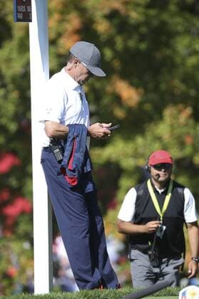 September 30, 2016: USA captain Davis Love III studies his phone Friday afternoon in the 2016 Ryder Cup at Hazeltine National Golf Club in Chaska, Minnesota. Cal Media PGA Golf Herren Golf: Ryder Cup SEP 27-OCT 2, 2016 - ZUMAc04_