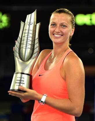 Themen der Woche - SPORT Bilder des Tages - Sport (161001) -- WUHAN, Oct. 1, 2016 -- Petra Kvitova of the Czech Republic poses with her champion trophy during the awarding ceremony for the women s singles final at the WTA Tennis Damen Wuhan Open tennis tournament in Wuhan, capital city of central China s Hubei Province, Oct. 1, 2016. Kvitova claimed the title of the event after beating Dominika Cibulkova of Slovakia 2-0 in the final. ) (zc) (SP)CHINA-WUHAN-TENNIS-WTA-WUHAN OPEN-WOMEN S SINGLES ChengxMin 