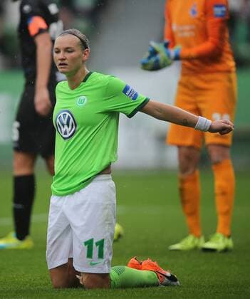 Alexandra Popp (VfL Wolfsburg) nach verpasster Torchance
