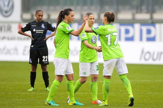 Sara Björk Gunnarsdottir (Wolfsburg, 7), Elise Bussaglia (Wolfsburg, 30), Ewa Pajor Jubel nach Spielende, Freude über den Sieg, Erfolg, success, Lara Heß (MSV, 22) enttäuscht schauend, Enttäuschung, Frustration, disappointed, pessimistisch., Fussball, Allianz Frauen Bundesliga, VfL Wolfsburg - MSV Duisburg, xtgx