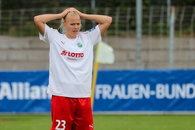 Lise Overgaard Munk (Frankfurt, 23), enttäuscht schauend, Enttäuschung, Frustration, disappointed, pessimistisch, Fussball, Allianz Frauen-Bundesliga, SC Freiburg - 1. FFC Frankfurt, xozx