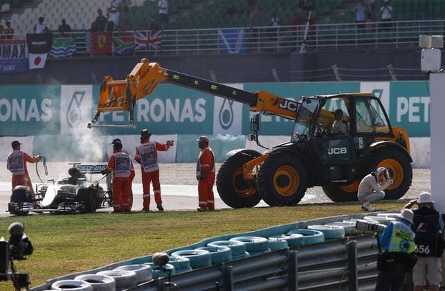 Formel 1, GP Malaysia, Hamilton fällt mit Motorschaden aus Motorsports: FIA Formula One World Championship WM Weltmeisterschaft 2016, Grand Prix of Malaysia, 44 Lewis Hamilton (GBR, Mercedes AMG Petronas Formula One Team), xHOCHxZWEIx