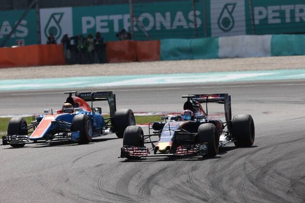 Formel 1, GP Malaysia Malaysian Grand Prix, Sepang 29 September - 2 October 2016 02.10.2016 - Race, Pascal Wehrlein (GER) Manor Racing MRT05 and Daniil Kvyat (RUS) Scuderia Toro Rosso STR11 