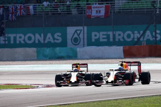 Formel 1, GP Malaysia Malaysian Grand Prix, Sepang 29 September - 2 October 2016 02.10.2016 - Race, Daniel Ricciardo (AUS) Red Bull Racing RB12 and Max Verstappen (NED) Red Bull Racing RB12 