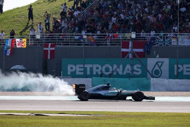 Formel 1, GP Malaysia, Hamilton fällt mit Motorschaden aus Malaysian Grand Prix, Sepang 29 September - 2 October 2016 02.10.2016 - Race, Lewis Hamilton (GBR) Mercedes AMG F1 W07 Hybrid retires from the race 