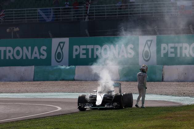 Formel 1, GP Malaysia Malaysian Grand Prix, Sepang 29 September - 2 October 2016 02.10.2016 - Race, Lewis Hamilton (GBR) Mercedes AMG F1 W07 Hybrid retires from the race 