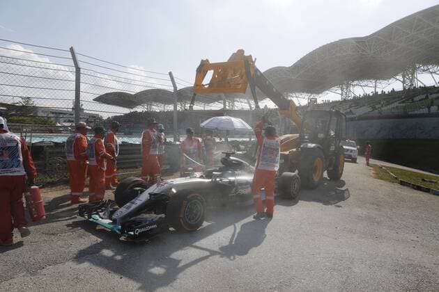 Formel 1, GP Malaysia, Hamilton fällt mit Motorschaden aus Motorsports: FIA Formula One World Championship WM Weltmeisterschaft 2016, Grand Prix of Malaysia, 44 Lewis Hamilton (GBR, Mercedes AMG Petronas Formula One Team), xHOCHxZWEIx