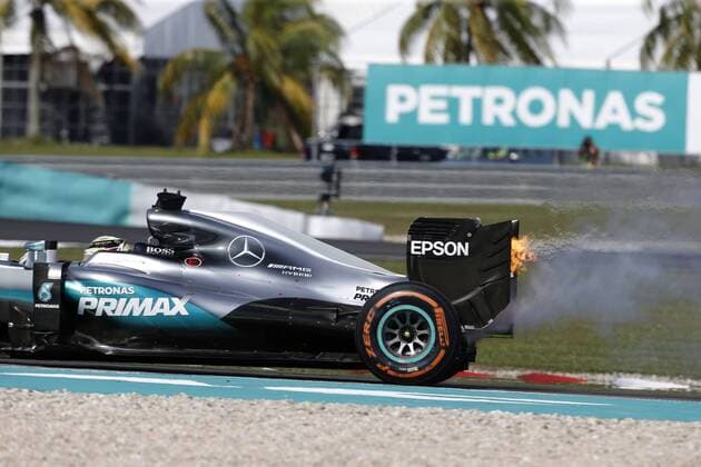 Formel 1, GP Malaysia Motorsports: FIA Formula One World Championship WM Weltmeisterschaft 2016, Grand Prix of Malaysia, 44 Lewis Hamilton (GBR, Mercedes AMG Petronas Formula One Team), xHOCHxZWEIx