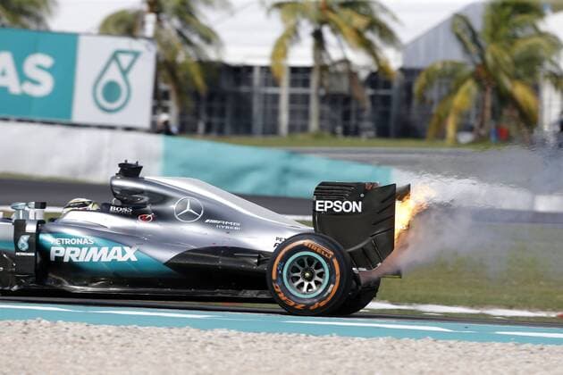 Formel 1, GP Malaysia, Hamilton fällt mit Motorschaden aus Motorsports: FIA Formula One World Championship WM Weltmeisterschaft 2016, Grand Prix of Malaysia, 44 Lewis Hamilton (GBR, Mercedes AMG Petronas Formula One Team), xHOCHxZWEIx