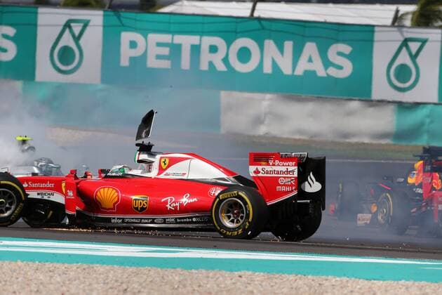Formel 1, GP Malaysia Malaysian Grand Prix, Sepang 29 September - 2 October 2016 02.10.2016 - Race, Crash, Sebastian Vettel (GER) Scuderia Ferrari SF16-H and Nico Rosberg (GER) Mercedes AMG F1 W07 Hybrid 