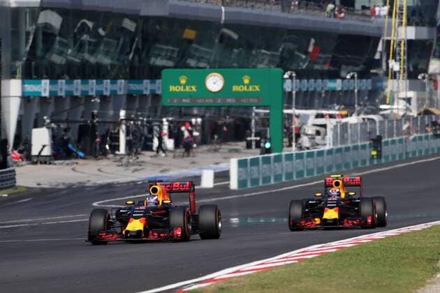 Malaysian Grand Prix, Sepang 29 September - 2 October 2016 02.10.2016 - Race, Daniel Ricciardo (AUS) Red Bull Racing RB12 and Max Verstappen (NED) Red Bull Racing RB12 