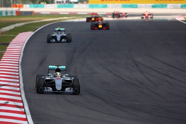 Formel 1, GP Malaysia Malaysian Grand Prix, Sepang 29 September - 2 October 2016 02.10.2016 - Race, Lewis Hamilton (GBR) Mercedes AMG F1 W07 Hybrid and Nico Rosberg (GER) Mercedes AMG F1 W07 Hybrid 