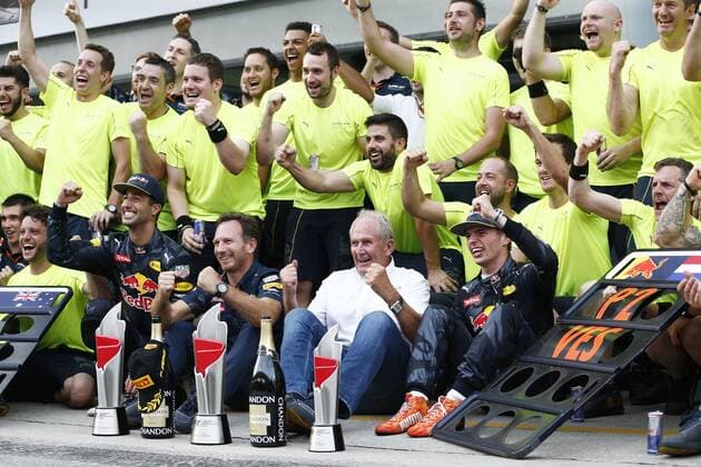 Motorsports: FIA Formula One World Championship WM Weltmeisterschaft 2016, Grand Prix of Malaysia, 3 Daniel Ricciardo (AUS, Red Bull Racing), Christian Horner (GBR, Red Bull Racing), Dr. Helmut Marko (AUT, Red Bull Racing), 33 Max Verstappen (NLD, Red Bull Racing), xHOCHxZWEIx
