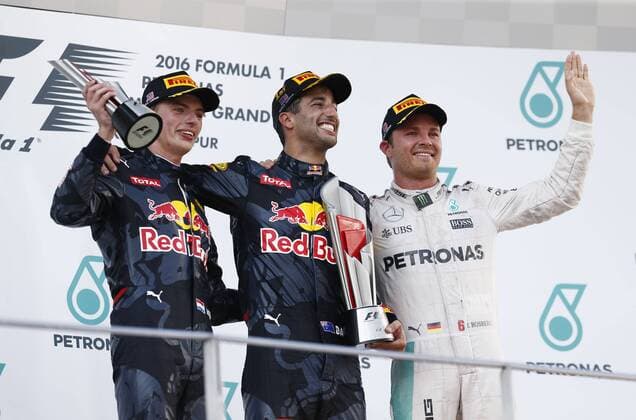 Motorsports: FIA Formula One World Championship WM Weltmeisterschaft 2016, Grand Prix of Malaysia, 33 Max Verstappen (NLD, Red Bull Racing), 3 Daniel Ricciardo (AUS, Red Bull Racing), 6 Nico Rosberg (GER, Mercedes AMG Petronas Formula One Team), xHOCHxZWEIx