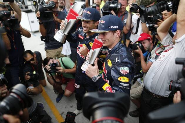 Motorsports: FIA Formula One World Championship WM Weltmeisterschaft 2016, Grand Prix of Malaysia, 3 Daniel Ricciardo (AUS, Red Bull Racing), 33 Max Verstappen (NLD, Red Bull Racing), xHOCHxZWEIx