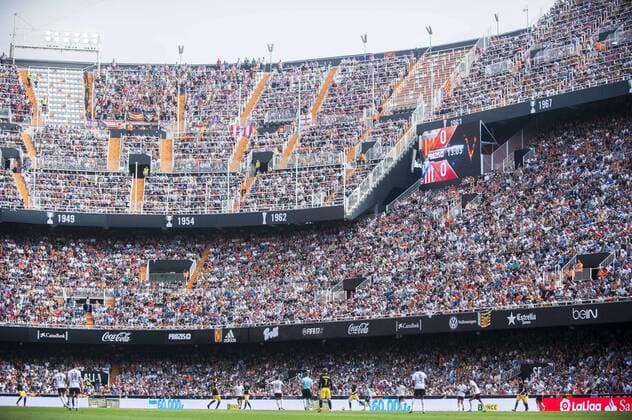 Fußball, Stadiongeschichte FC Valencia VALENCIA, SPAIN - OCTOBER 2: Players during BBVA League match between Valencia C.F. and Athletico de Madrid at Mestalla Stadium on October 2, 2015 in Valencia, Spain FOOTBALL : FC Valencia - Atletico Madrid - Liga - Fußball ESP - 02 10 2016 Panoramic FrancescJuan 