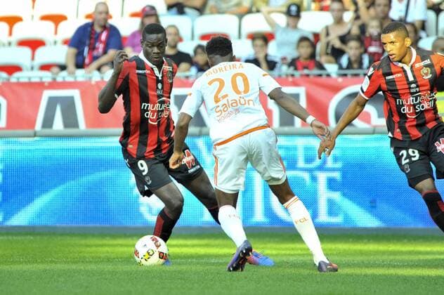 Fußball, OGC Nizza - FC Lorient Mario Balotelli (ogcnice) - Steven Moreira (lorient) FOOTBALL : OGC Nice vs FC Lorient - Ligue 1 - 02 10 2016 NorbertScanella Panoramic 