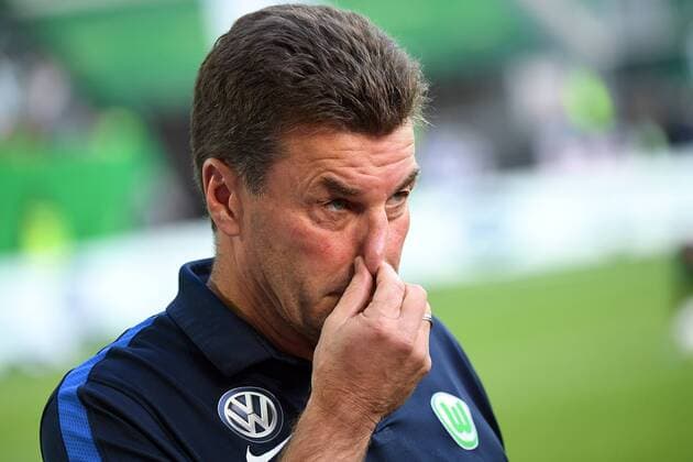 02.10.2016, xjhx, Fussball 1.Bundesliga,VfL Wolfsburg - FSV Mainz 05, emspor , v.l. Trainer Dieter Hecking (VfL Wolfsburg) Wolfsburg