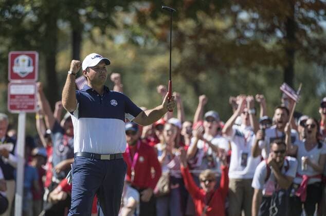 USA team member Patrick Reed celebrates after making a putt for birdie on the 5th hole during day 3 of the 2016 Ryder Cup at Hazeltine National Golf Club in Chaska, Minnesota on October 2, 2016.  MIN20161002307 KEVINxDIETSCH
