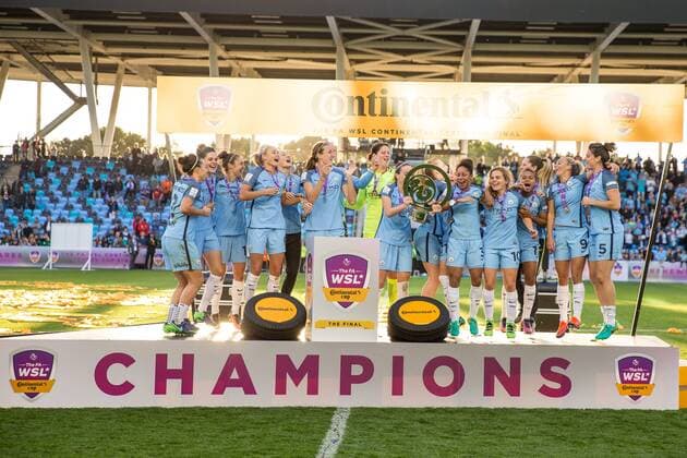 02.10.2016. Academy Stadium, Manchester, England. FA Womens Super League Continental Tyres Cup Final. Manchester City Women versus Birmingham Ladies. Winner Manchester City Women lift the trophy. xTimxWilliamsx  ActionPlus11796116