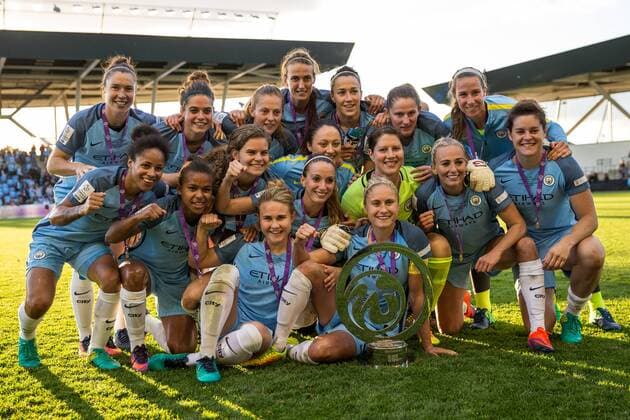 02.10.2016. Academy Stadium, Manchester, England. FA Womens Super League Continental Tyres Cup Final. Manchester City Women versus Birmingham Ladies. Winners Manchester City Women celebrate with the trophy. xTimxWilliamsx  ActionPlus11796118