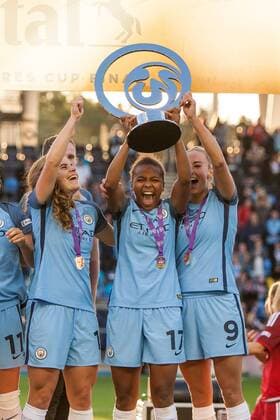 02.10.2016. Academy Stadium, Manchester, England. FA Womens Super League Continental Tyres Cup Final. Manchester City Women versus Birmingham Ladies. Manchester City Womens forward Nikita Parris and Toni Duggan celebrate with the trophy. xTimxWilliamsx  ActionPlus11796123