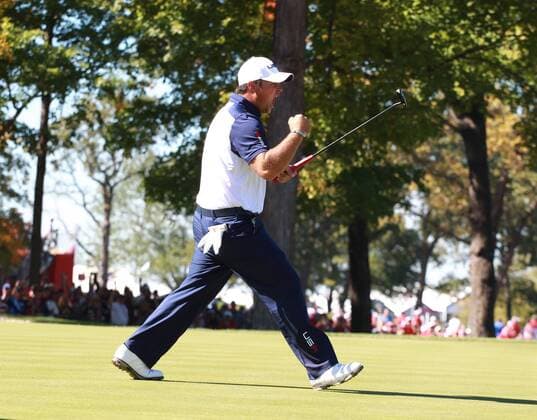 Golf, Ryder Cup 2016 in Chaska Oct 2, 2016: Chaska, MN, USA; Patrick Reed reacts to making a putt and winning the 12th hole during the Day 3 Final Round matches for the 2016 Ryder Cup at Hazeltine National Golf Club. (Photo by Brian Spurlock Icon Sportswire) GOLF: OCT 02 PGA Golf Herren - Ryder Cup - Day Three Icon1610028837 EDITORIAL USE ONLY