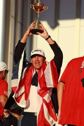 Oct 2, 2016: Chaska, MN, USA; Brooks Koepka holds the Ryder Cup after winning the Ryder Cup during the Day 3 Final Round matches for the 2016 Ryder Cup at Hazeltine National Golf Club. (Photo by Brian Spurlock Icon Sportswire) GOLF: OCT 02 PGA Golf Herren - Ryder Cup - Day Three Icon1610028855 EDITORIAL USE ONLY