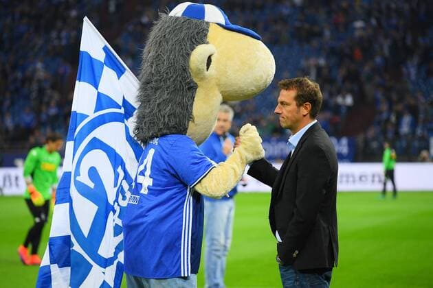 Fußball, FC Schalke 04 - Borussia Mönchengladbach Fussball, 1.BL Saison 2016 2017, Spieltag 6, FC Schalke 04-Borussia Mönchengladbach , 02.10.2016, VeltinArena , Gelsenkirchen, Soe Maskottchen Erwin, markus weinzierl, trainer s04