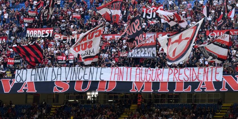 IPP20161002 Football - soccer: Serie A, AC Mailand - Sassuolo Calcio, striscione tifosi del milan per il presidente berlusconi (Hinweis: Verwendung nur in Deutschland - only Germany) xHOCHxZWEIx xItalyxPhotoxPressx 