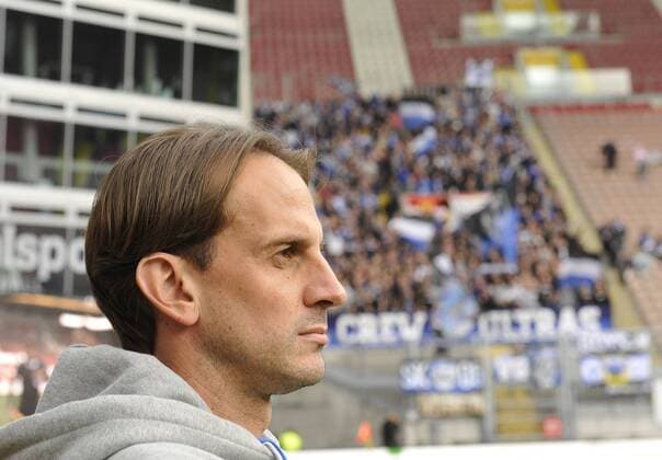 Fussball - 2. Bundesliga - Saison 2016 2017 Kaiserslautern - Fritz-Walter-Stadion - 2.10.2016 7. Spieltag 1. FC Kaiserslautern (FCK) - DSC Arminia Bielefeld (bi) Trainer Ruediger REHM (DSC Arminia Bielefeld) Fussball - 2. Bundesliga - 1. FC Kaiserslautern