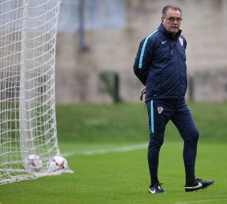 Bilder des Tages - SPORT Training of the Croatian football team 04.10.2016., Croatia, Zagreb - Training of the Croatian football team on additional playing field Hitrec Kacian before the match with Kosovo. Ante Cacic.  IgorxSoban PIXSELL