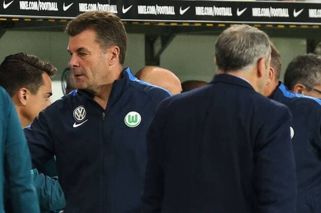 Trainer Dieter Hecking (li.) und Manager Klaus Allofs (VfL Wolfsburg) - 1. Fußball Bundesliga Punktspiel Saison 2016-2017 VfL Wolfsburg vs. FSV Mainz 05 in der Volkswagen Arena in Wolfsburg - Deutschland, Fußball, Mann, Männer,02.10.2016