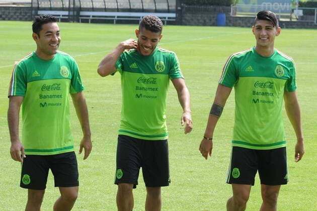 Fußball, Nationalteam Mexiko Training und PK October 4, 2016 - Mexico - EUM20161004DEP02.JPG.CIUDAD DE MEXICO Soccer Futbol-FMF.- Los futbolistas mexicanos Marco Fabian, Jonathan Dos Santos y Alan Pulido, durante el entrenamiento de la seleccion mexicana de futbol en el Centro de Alto Rendimiento (CAR), previo a su duelo amistoso frente a la seleccion de Nueva Zelanda, el martes 4 de octubre de 2016.  - ZUMAu78_