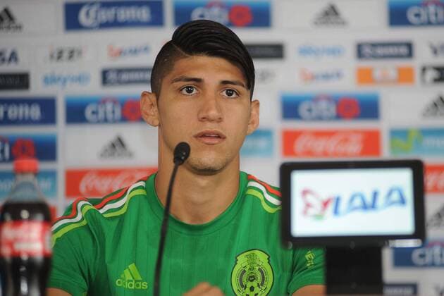 Fußball, Nationalteam Mexiko Training und PK October 4, 2016 - Mexico - EUM20161004DEP06.JPG.CIUDAD DE MEXICO Soccer Futbol-FMF.- El futbolista Alan Pulido durante una conferencia de prensa en el Centro de Alto Rendimiento (CAR), previo al duelo amistoso de la seleccion mexicana frente a Nueva Zelanda, el martes 4 de octubre de 2016.  - ZUMAu78_