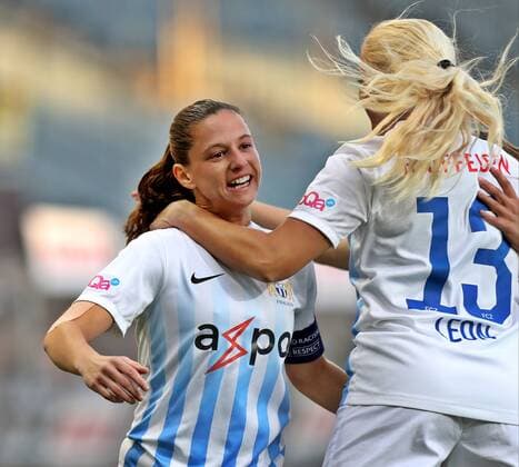 SOCCER - CL women, Sturm vs Zuerich GRAZ,AUSTRIA,05.OCT.16 - SOCCER - UEFA Champions League, women, SK Sturm Graz vs FC Zuerich. Image shows the rejoicing of Zuerich with Fabienne Humm (Zuerich). GEPAxpictures xM.xOberlaender