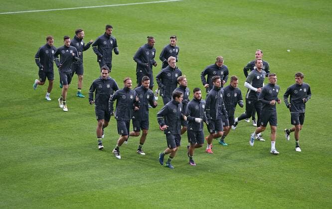 05.10.2016, Fussball Qualifikation Weltmeisterschaft 2018, Training der Deutschen Nationalmannschaft im Millerntor-Stadion, Hamburg. Laufeinheit 