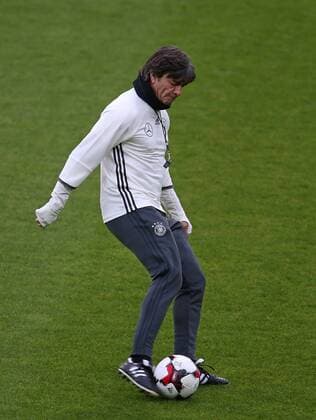 05.10.2016, Fussball Qualifikation Weltmeisterschaft 2018, Training der Deutschen Nationalmannschaft im Millerntor-Stadion, Hamburg. Bundestrainer Joachim Löw (Deutschland) 