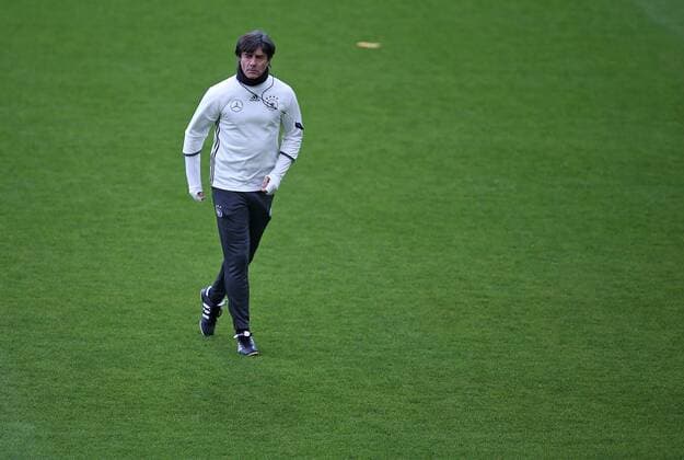 05.10.2016, Fussball Qualifikation Weltmeisterschaft 2018, Training der Deutschen Nationalmannschaft im Millerntor-Stadion, Hamburg. Bundestrainer Joachim Löw (Deutschland) 