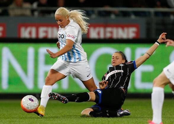 SOCCER - CL women, Sturm vs Zuerich GRAZ,AUSTRIA,05.OCT.16 - SOCCER - UEFA Champions League, women, SK Sturm Graz vs FC Zuerich. Image shows Adriana Leon (Zuerich) and Stefanie Enzinger (Sturm). GEPAxpictures xDavidxRodriguez