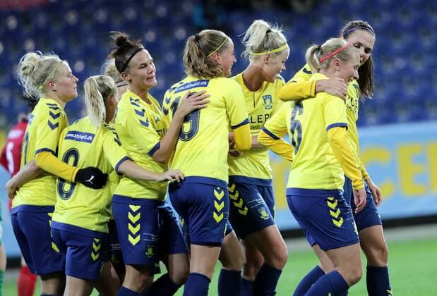 SOCCER - CL women, St.Poelten vs Broendby SANKT POELTEN,AUSTRIA,05.OCT.16 - SOCCER - UEFA Champions League, women, SKN Sankt Poelten vs Broendby IF Kopenhagen. Image shows the rejoicing of Nicoline Soerensen (Broendby) and her team. GEPAxpictures xWalterxLuger
