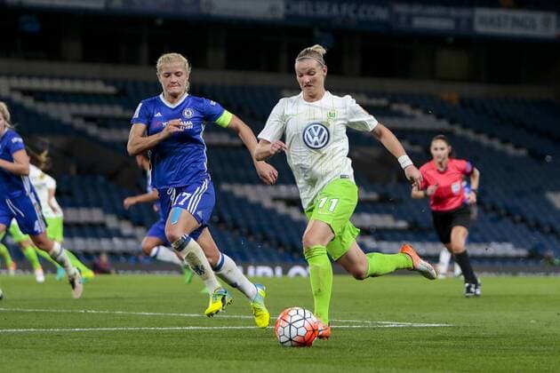 vl Katie Chapman (Chelsea, 17), Alexandra Popp (Alex Popp, Wolfsburg, 11) Zweikampf, Duell, duel, tackle, Dynamik, Action, Aktion, Fussball, UEFA Women s Champions League, Chelsea Ladies FC - VfL Wolfsburg, xtgx
