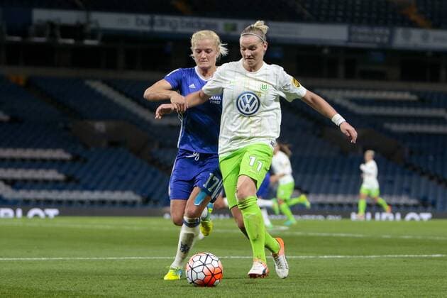 vl Katie Chapman (Chelsea, 17), Alexandra Popp (Alex Popp, Wolfsburg, 11) Zweikampf, Duell, duel, tackle, Dynamik, Action, Aktion, Fussball, UEFA Women s Champions League, Chelsea Ladies FC - VfL Wolfsburg, xtgx