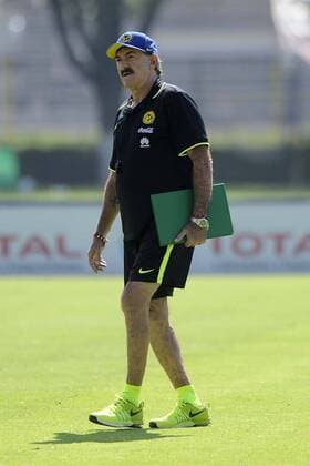 Fußball, Training Nationalteam Mexiko October 5, 2016 - Mexico - EUM20161005DEP14.JPG.CIUDAD DE MEXICO.- Soccer Futbol-America.- Aspecto del entrenamiento de las Aguilas del America en sus instalaciones de Coapa, este miercoles 5 de octubre de 2016. El tecnico Ricardo Antonio La Volpe.  - ZUMAu78_