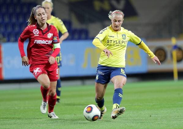 SOCCER - CL women, St.Poelten vs Broendby SANKT POELTEN,AUSTRIA,05.OCT.16 - SOCCER - UEFA Champions League, women, SKN Sankt Poelten vs Broendby IF Kopenhagen. Image shows Jasmin Eder (St.Poelten) and Julie Jensen (Broendby). GEPAxpictures xWalterxLuger