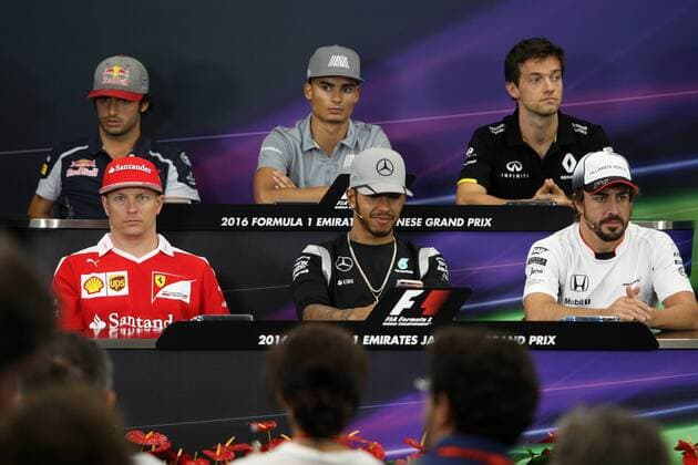 Japanese Grand Prix, Suzuka 6 - 9 October 2016 06.10.2016 - press conference PK Pressekonferenz (Back Row) (L-R) Carlos Sainz Jr (ESP) Scuderia Toro Rosso STR11, Pascal Wehrlein (GER) Manor Racing MRT05, Jolyon Palmer (GBR) Renault F1 Team RS16, Kimi Raikkonen (FIN) Scuderia Ferrari SF16-H, Lewis Hamilton (GBR) Mercedes AMG F1 W07 Hybrid and Fernando Alonso (ESP) McLaren Honda MP4-31 