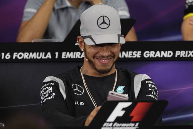 Formel 1, GP von Japan, Hamilton stört PK mit Spielerei am Smartphone Japanese Grand Prix, Suzuka 6 - 9 October 2016 06.10.2016 - press conference PK Pressekonferenz Lewis Hamilton (GBR) Mercedes AMG F1 W07 Hybrid 
