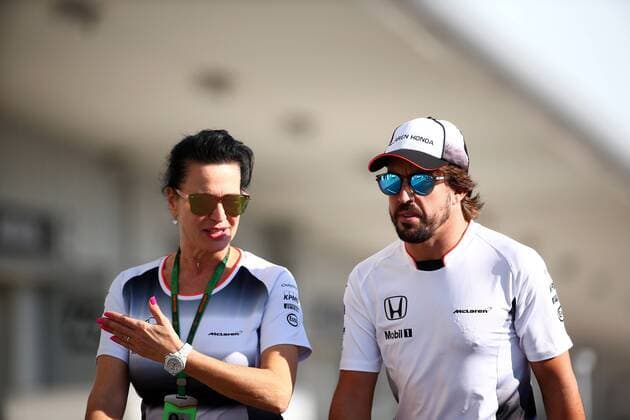 Japanese Grand Prix, Suzuka 6 - 9 October 2016 06.10.2016 - Silvia Frangipane Hoffer (ITA) Mclaren PR Officer and Fernando Alonso (ESP) McLaren Honda MP4-31 
